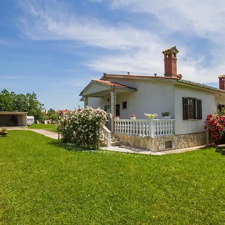 Holiday home 3 Bedroom Beautiful In Nedescina *