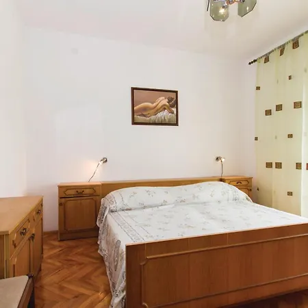 Holiday home 3 Bedroom Beautiful In Nedescina Ruzici (Sveta Nedelja)