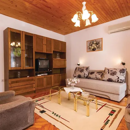 Holiday home 3 Bedroom Beautiful In Nedescina Ruzici (Sveta Nedelja)