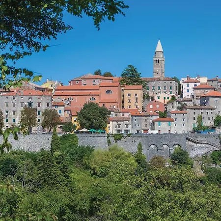 3 Bedroom Beautiful In Nedescina