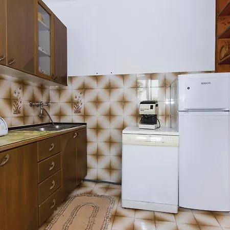 3 Bedroom Beautiful In Nedescina Holiday home *