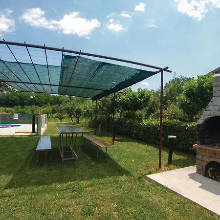 Holiday home 3 Bedroom Beautiful In Nedescina