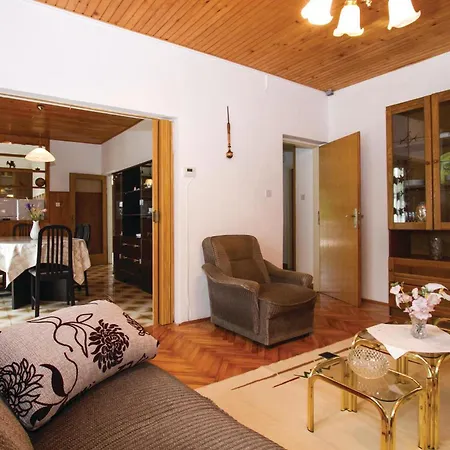 3 Bedroom Beautiful In Nedescina