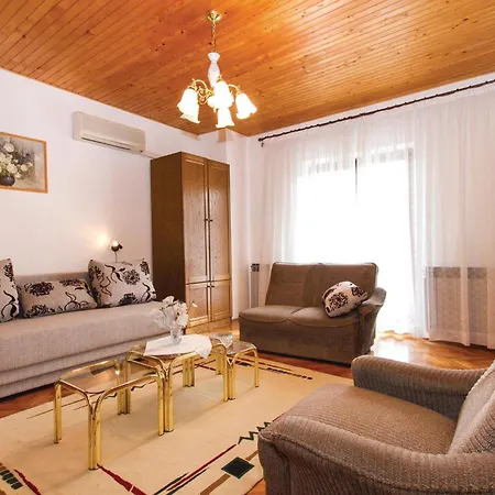 3 Bedroom Beautiful In Nedescina Holiday home Ruzici (Sveta Nedelja)