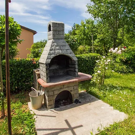 Holiday home 3 Bedroom Beautiful In Nedescina